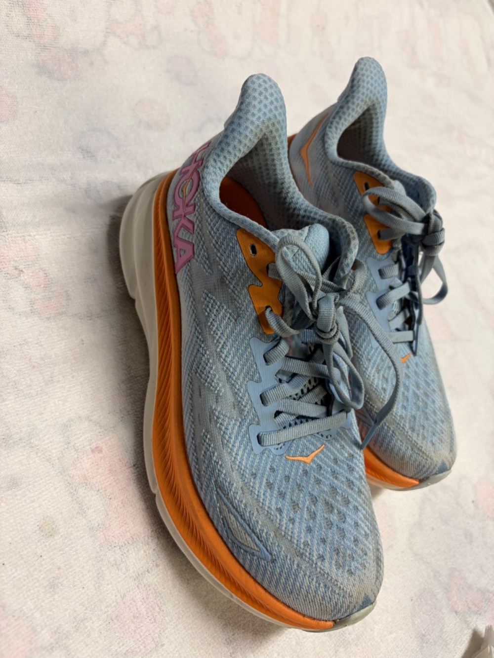 Hokas